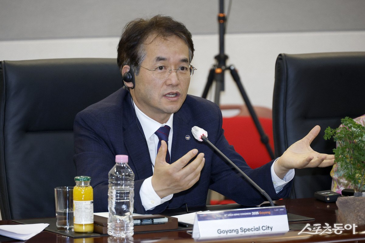 이동환 고양특례시장이 24일 킨텍스에서 아시아·태평양지역 지방정부 지도자 원탁회의에서 개회사를 하고 있다. 사진제공ㅣ고양시