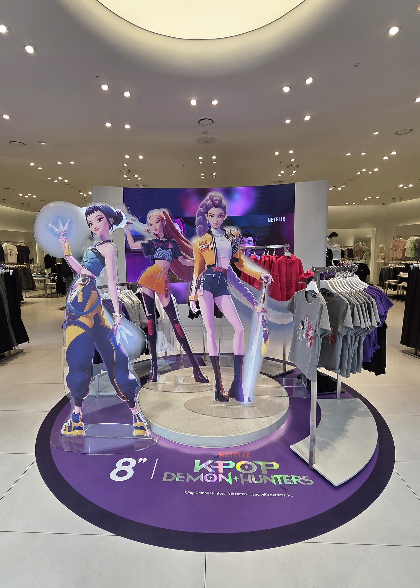 에잇세컨즈 에버랜드점에 진열된 ‘케이팝 데몬 헌터스’ 협업 상품. 사진제공|삼성물산 패션