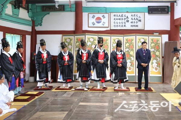 주낙영 경주시장이 2025년 경주향교 추계 석전대제에 참석하고 있다. 사진제공 ㅣ 경주시