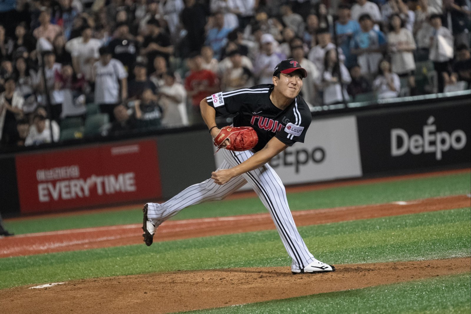 LG 손주영은 25일 울산 롯데와 원정경기에서 선발등판해 7이닝 무실점 호투로 선두 수성에 힘을 보탰다. 사진제공|LG 트윈스