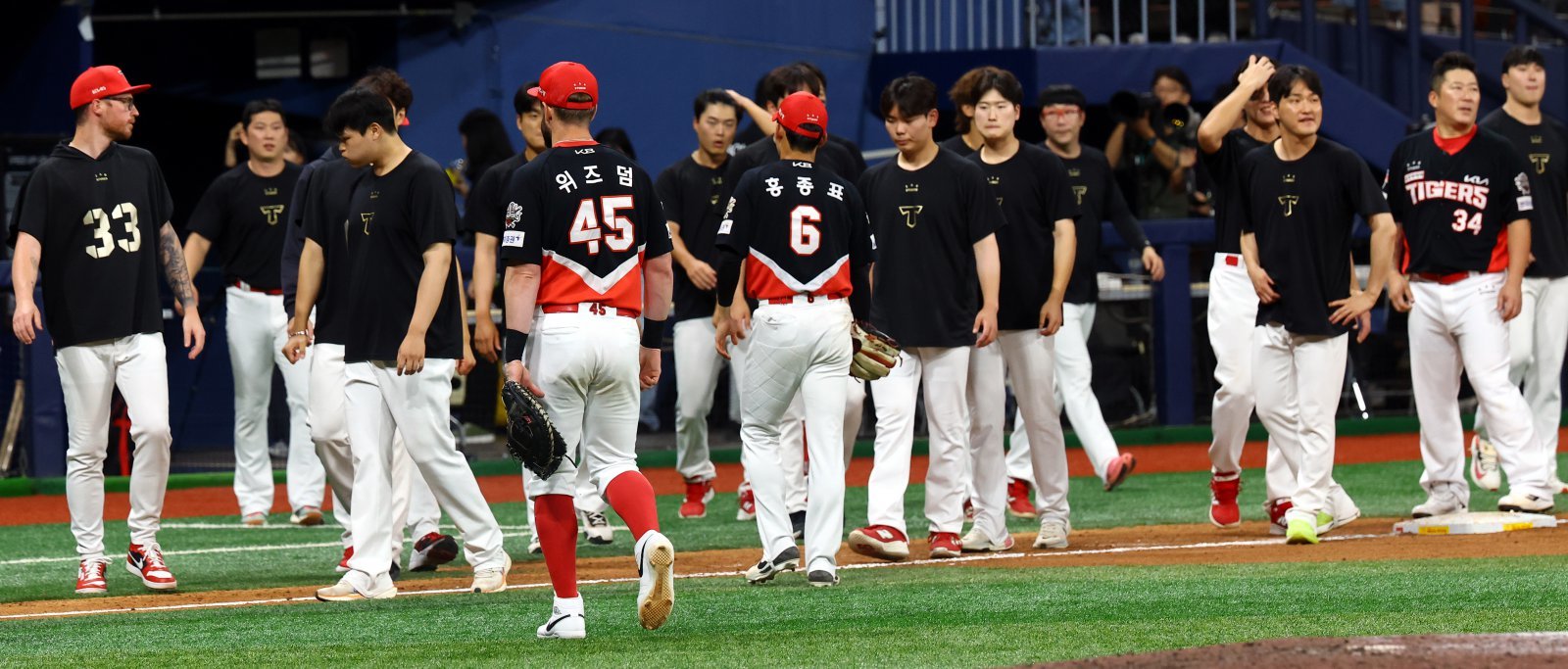 KIA는 25일 2025시즌 포스트시즌 탈락을 확정했다. 팀은 지난해 통합 우승을 차지했지만, 직후 시즌 곧바로 PS 경쟁에서 탈락하는 아픔을 맛봤다.｜뉴시스