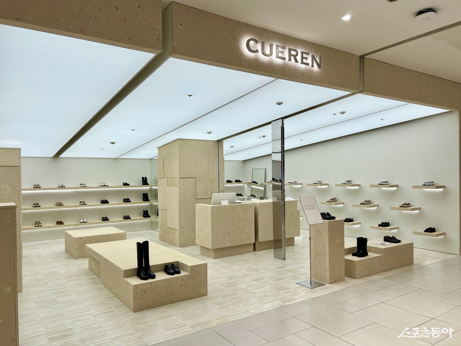 신세계 센텀시티, 신발 브랜드 ‘쿠에른’을 오픈. (사진제공=신세계 센텀시티)