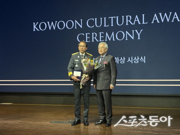 경상북도 119산불특수대응단이 제33회 고운문화상 시상식에서 ‘고운공무원상’ 을 수상했다. 사진제공 ㅣ 경북도
