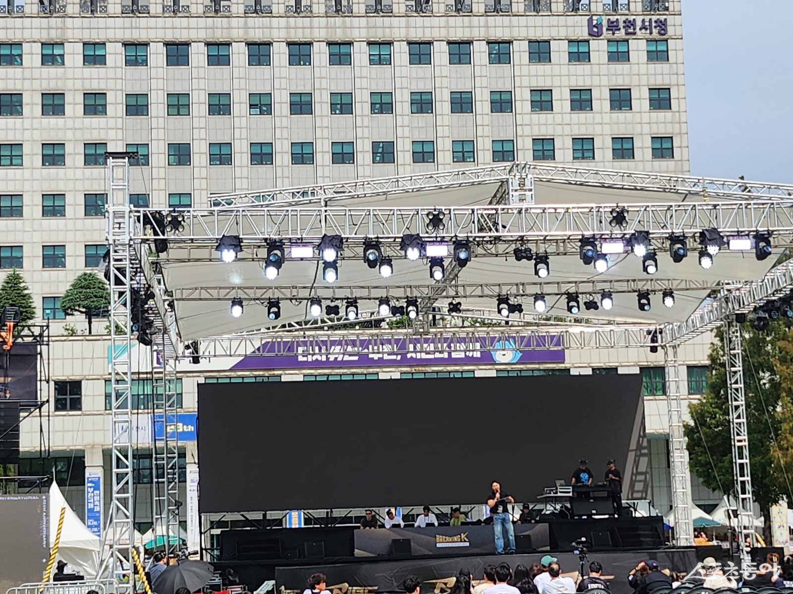 대회는 27일 오전 12시 청소년부·중등부·고등부 예선전으로 막을 올렸다. 오후 1시부터는 청소년부 16강 경기가 본격 진행됐다(현장 모습). 사진|장관섭 기자