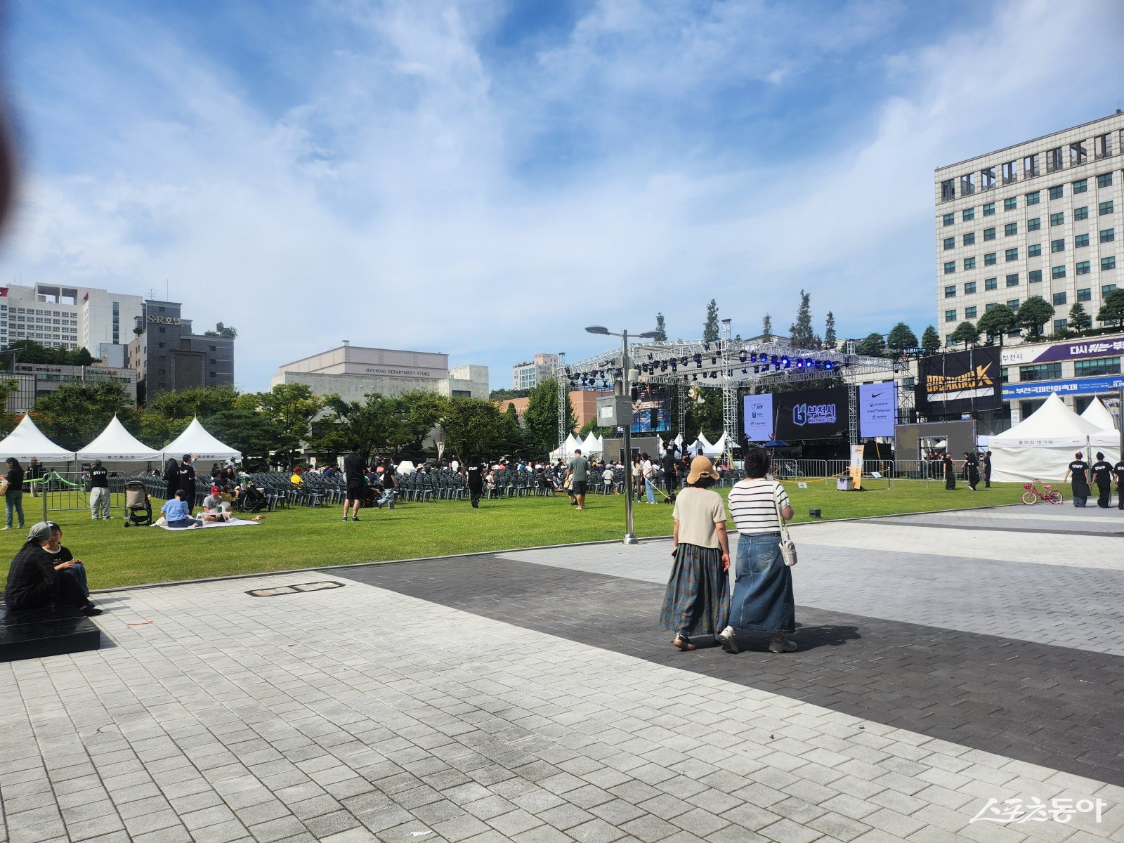 대회는 27일 오전 12시 청소년부·중등부·고등부 예선전으로 막을 올렸다. 오후 1시부터는 청소년부 16강 경기가 본격 진행됐다(현장 모습). 사진|장관섭 기자