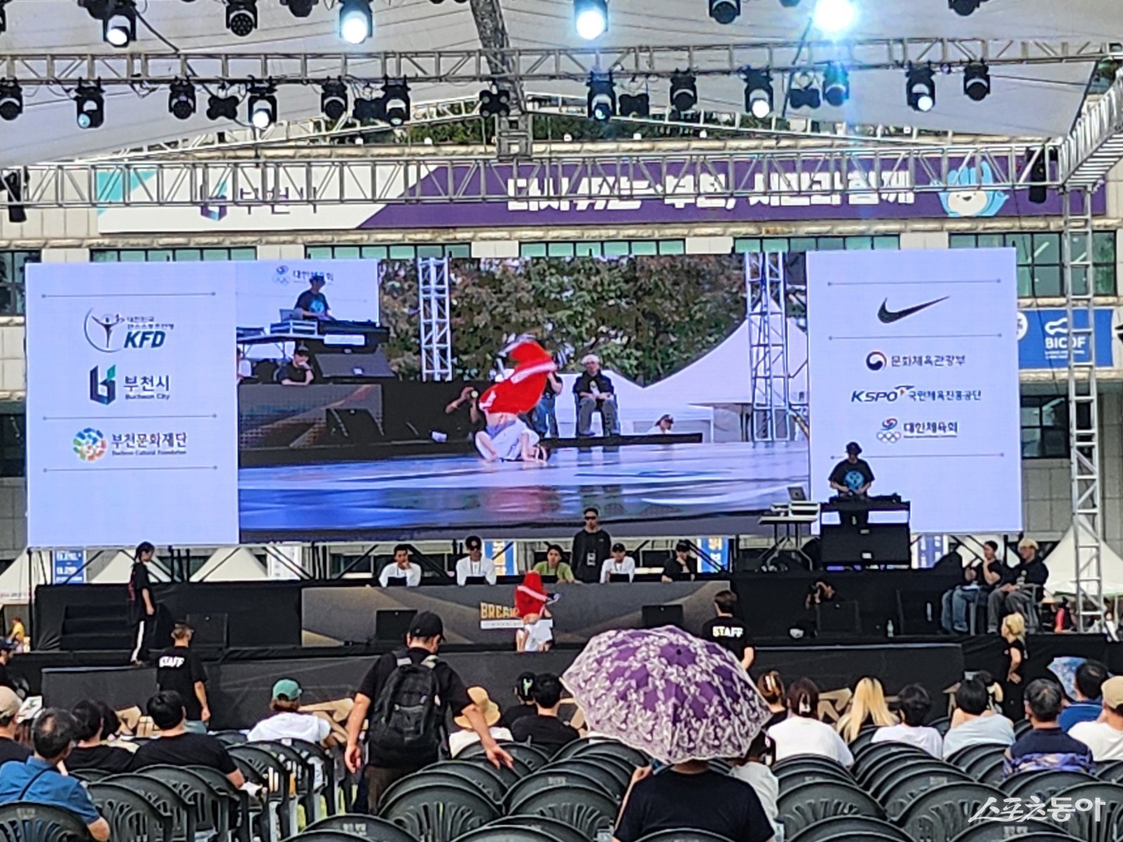 오후 2시 30분부터 청소년부 4강·3·4위전, 결승전이 차례로 진행되고 있다(청소년부 4강 현장 모습). 사진｜장관섭 기자