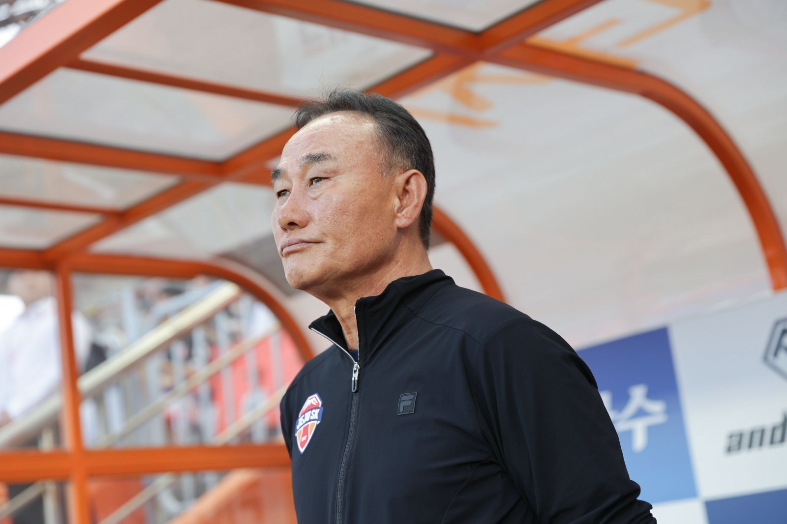 김학범 제주 감독이 자진사퇴했다. 제주는 28일 제주월드컵경기장에서 열릴 수원FC와의 정규리그 31라운드 홈경기는 김정수 수석코치에게 감독대행을 맡겨 소화하기로 했다. 사진제공｜한국프로축구연맹