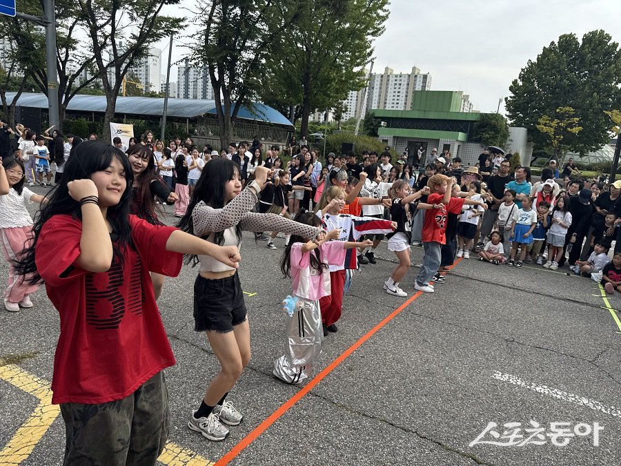 9월 27일 부천시청 잔디광장에서 2025 브레이킹K 시리즈 2차 대회가 열렸다(차 없는 거리에서는 차 없는 거리에서는 랜덤플레이 댄스 행사가 진행돼 많은 시민들이 참여했다). 사진제공｜문화재단