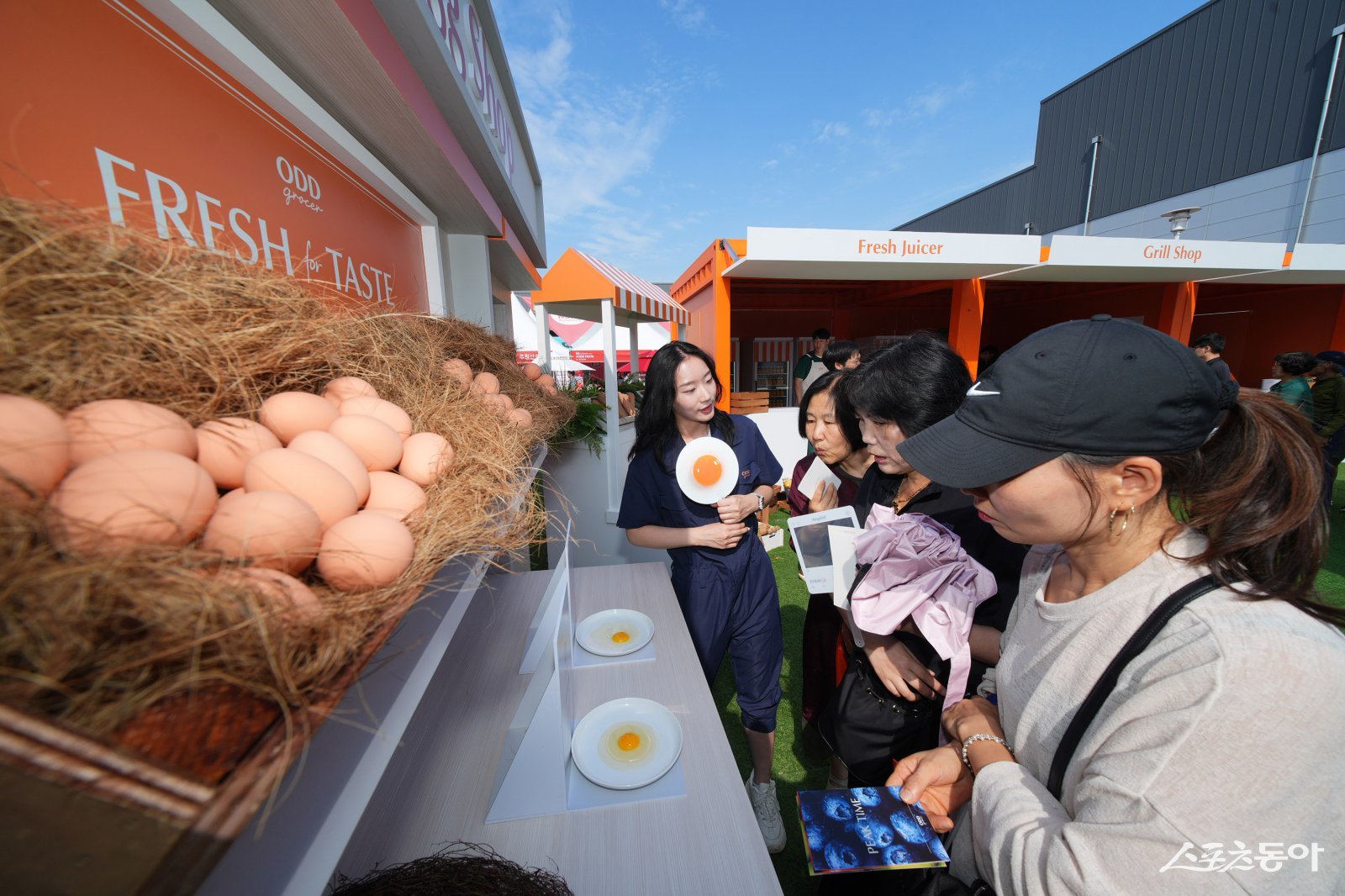 하림의 신선 직배송 식품 플랫폼 ‘오드그로서’ 팝업스토어를 찾은 관람객들. 사진제공｜NS홈쇼핑