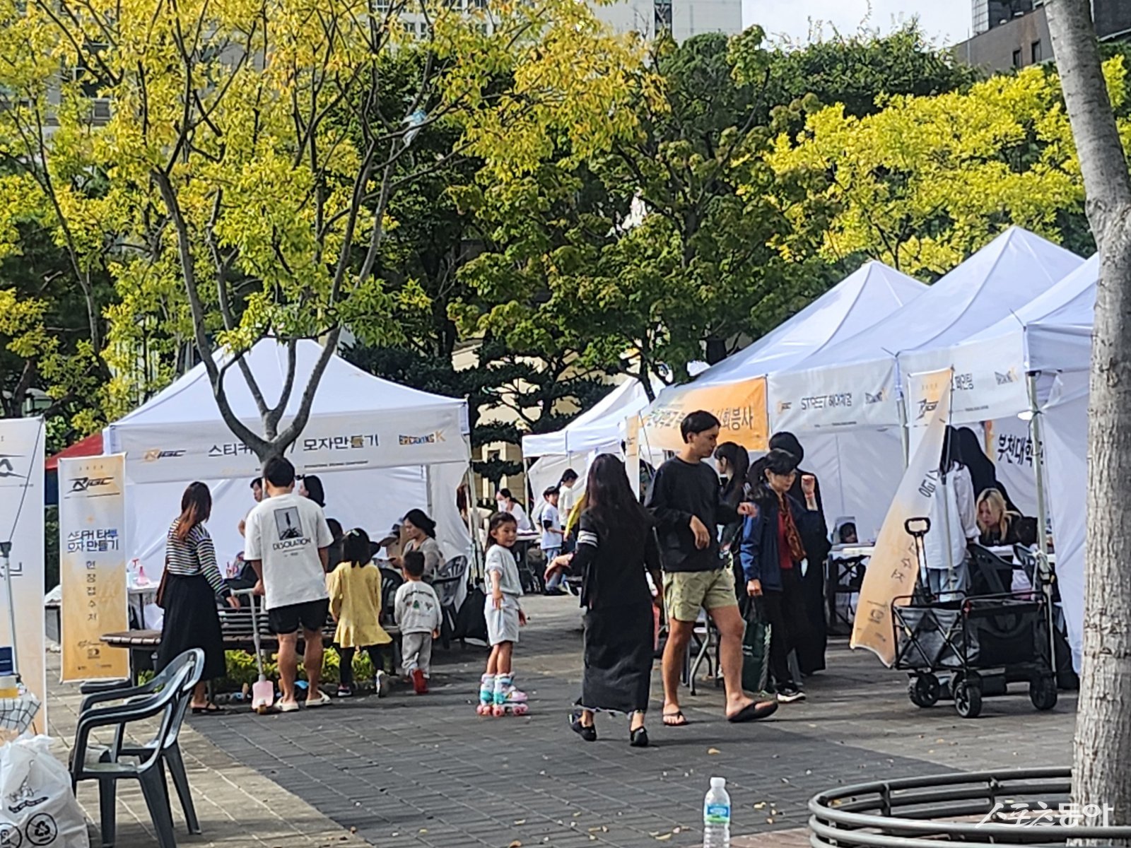 오후 2시 30분 현재 시각 현장에는 시민들이 속속 모여들고 있다. 사진제공｜장관섭 기자