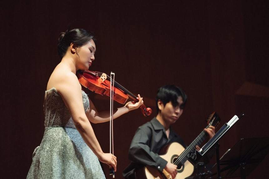 세계적인 비올리스트인 김남중 음악감독의 연주모습. 사진제공 | 제레미비주얼스
