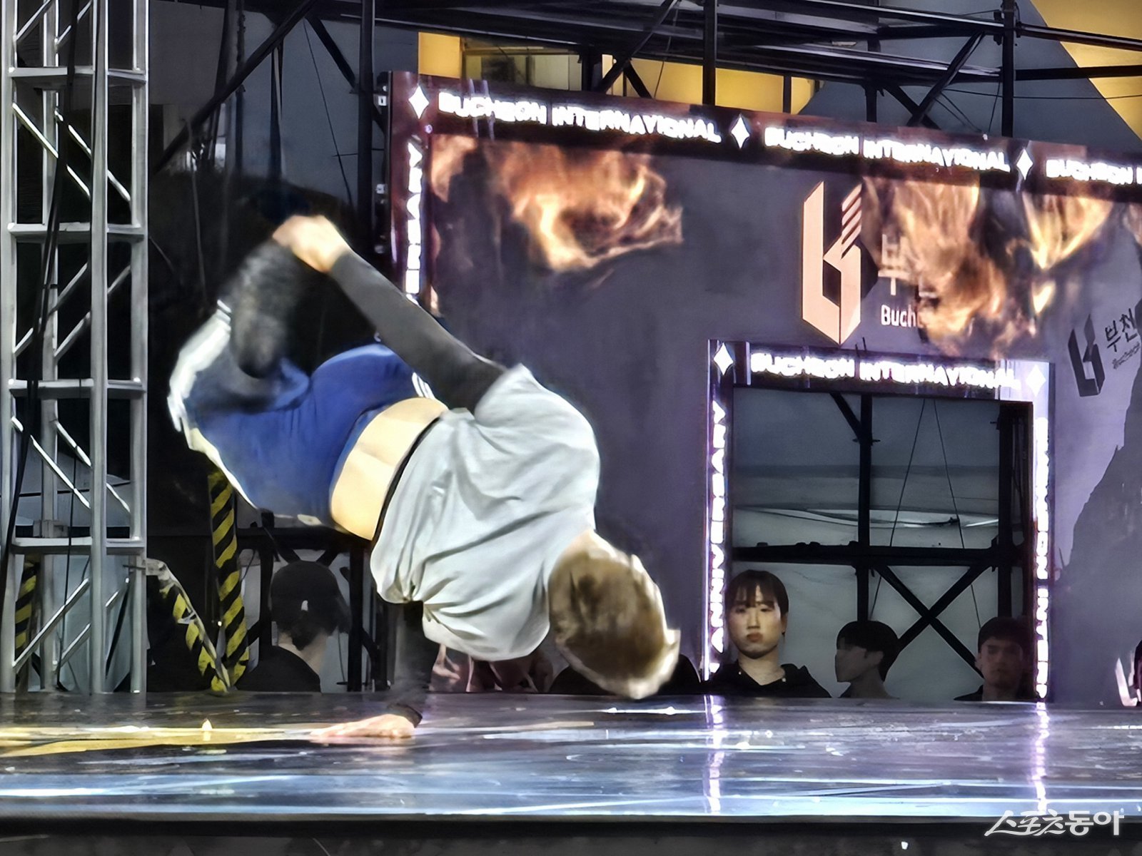 28일 오후 6시30분 현재, 세계 최정상급 B-boy와 B-girl들이 총상금 3,090만 원을 두고 5:5 크루 배틀, 1:1 일반부, 키즈 배틀에서 치열한 경쟁을 벌였다. 사진|장관섭 기자