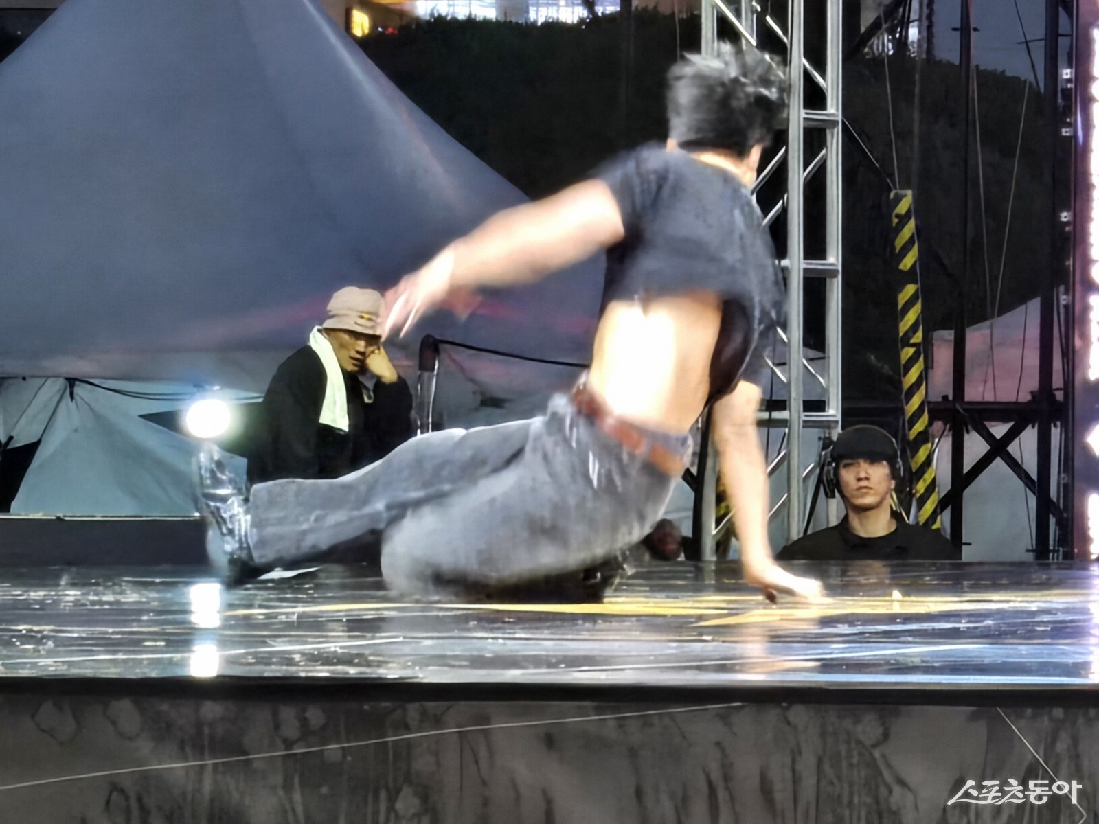 28일 오후 6시30분 현재, 세계 최정상급 B-boy와 B-girl들이 총상금 3,090만 원을 두고 5:5 크루 배틀, 1:1 일반부, 키즈 배틀에서 치열한 경쟁을 벌였다. 사진|장관섭 기자