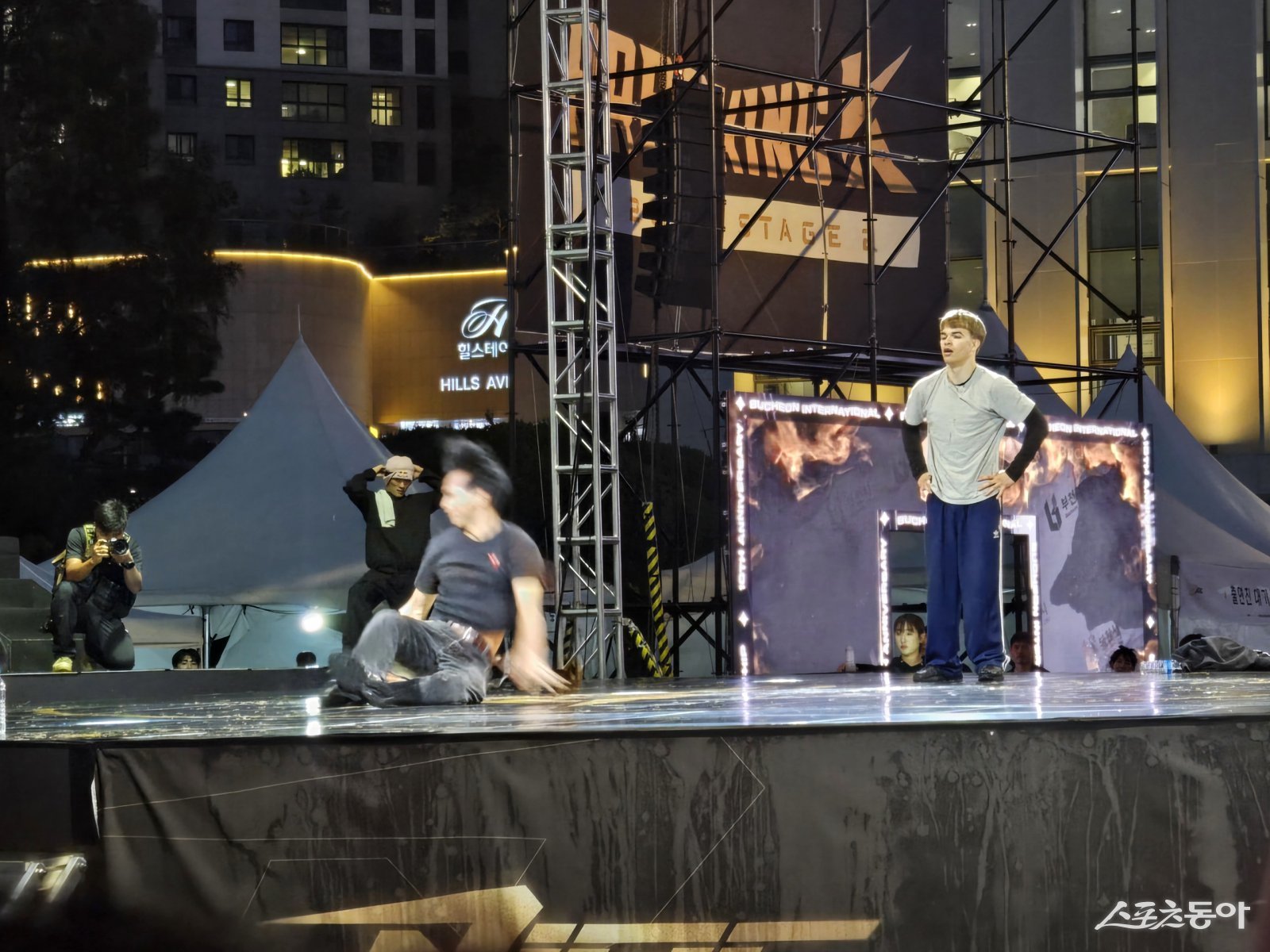 28일 오후 6시30분 현재, 세계 최정상급 B-boy와 B-girl들이 총상금 3,090만 원을 두고 5:5 크루 배틀, 1:1 일반부, 키즈 배틀에서 치열한 경쟁을 벌였다. 사진|장관섭 기자