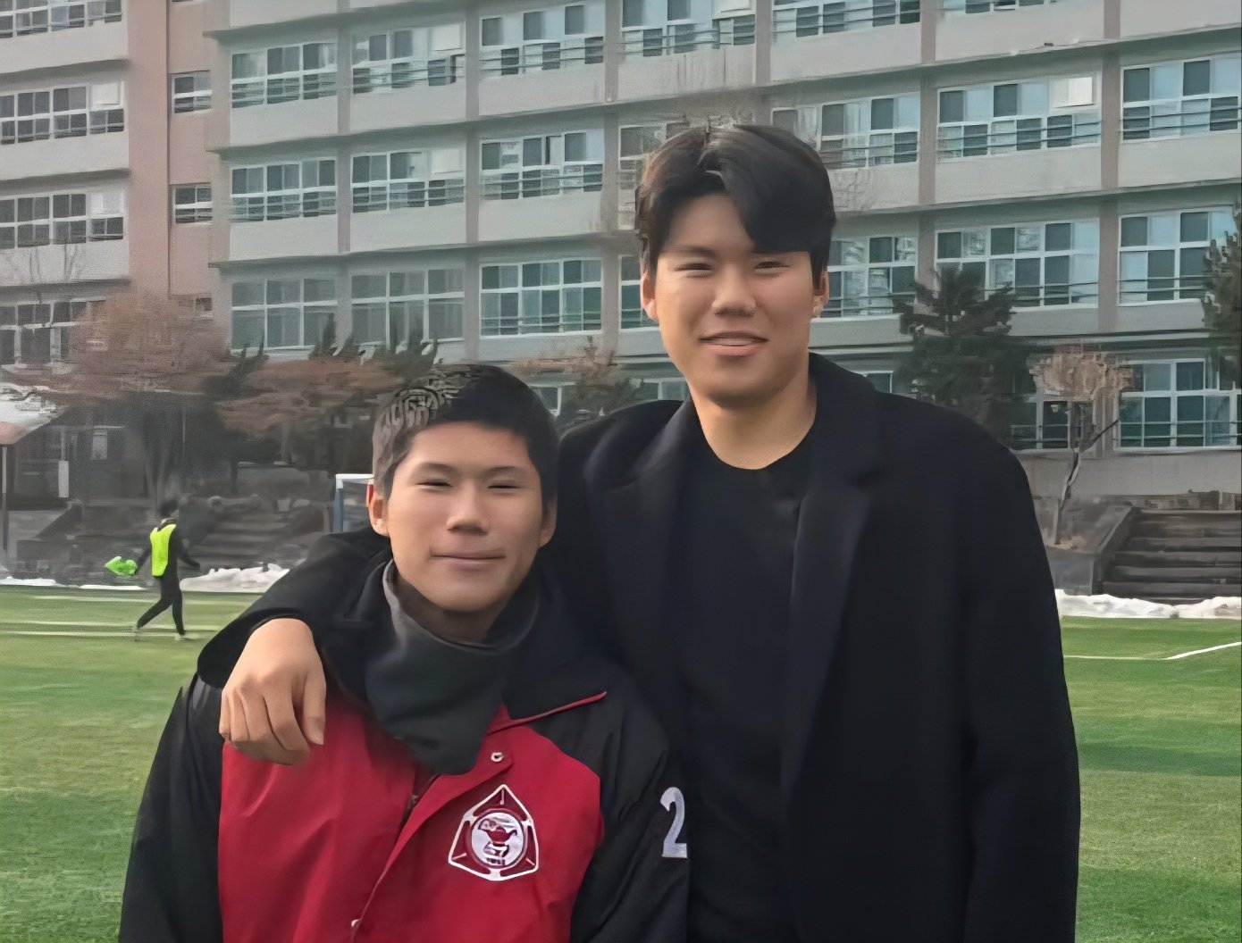 2026시즌부터 함께 프로야구 선수로 활약할 NC 김명규(왼쪽), 키움 김윤하 형제. 사진출처｜김윤하·김명규 본인 제공