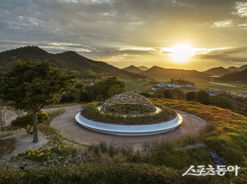 올라퍼 엘리아슨 ‘숨결의 지구’ 전경. 사진제공=신안군