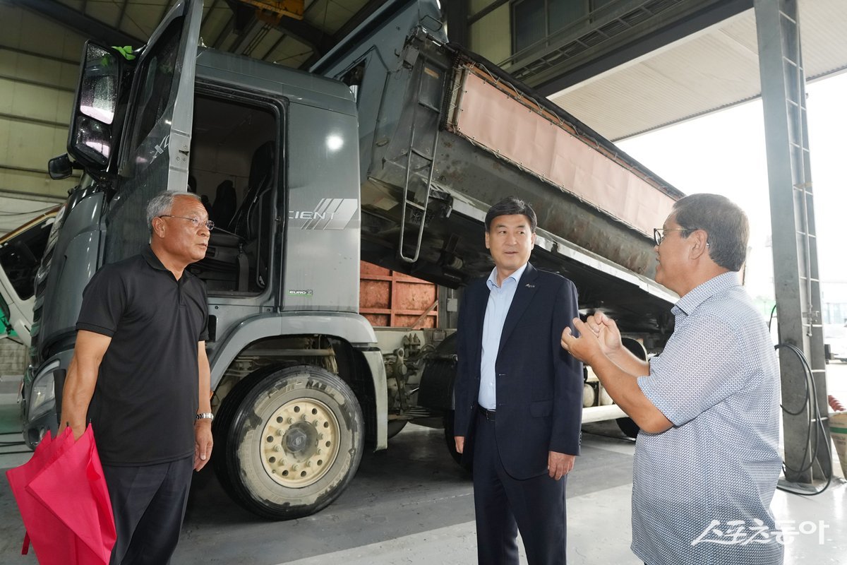 방세환 경기광주시장은 지난 24일 지역 내 주요 기업 2곳을 방문해 기업 경영상 어려움을 직접 청취하고 해결 방안을 모색했다. 사진제공｜광주시