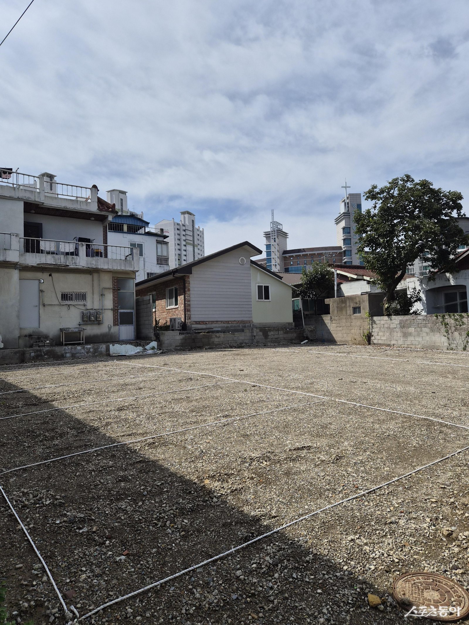 빈집 철거 공한지에 설치된 공용 무료주차장. 사진제공ㅣ경산시