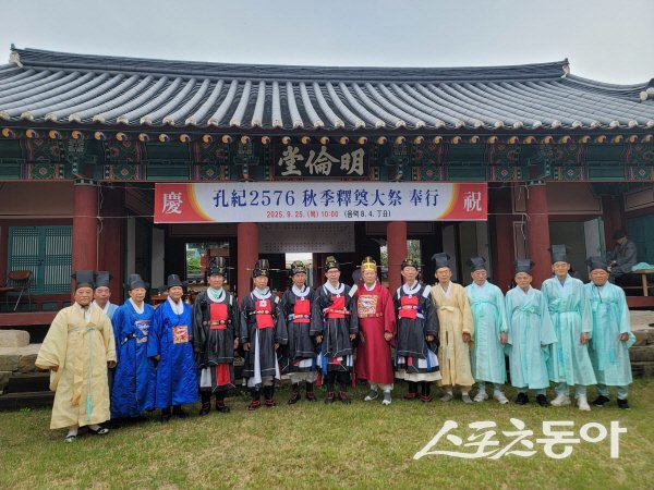 영덕향교와 영해향교가 추계 석전대제(釋奠大祭)를 엄숙히 봉행했다. 사진제공 ㅣ 영덕군