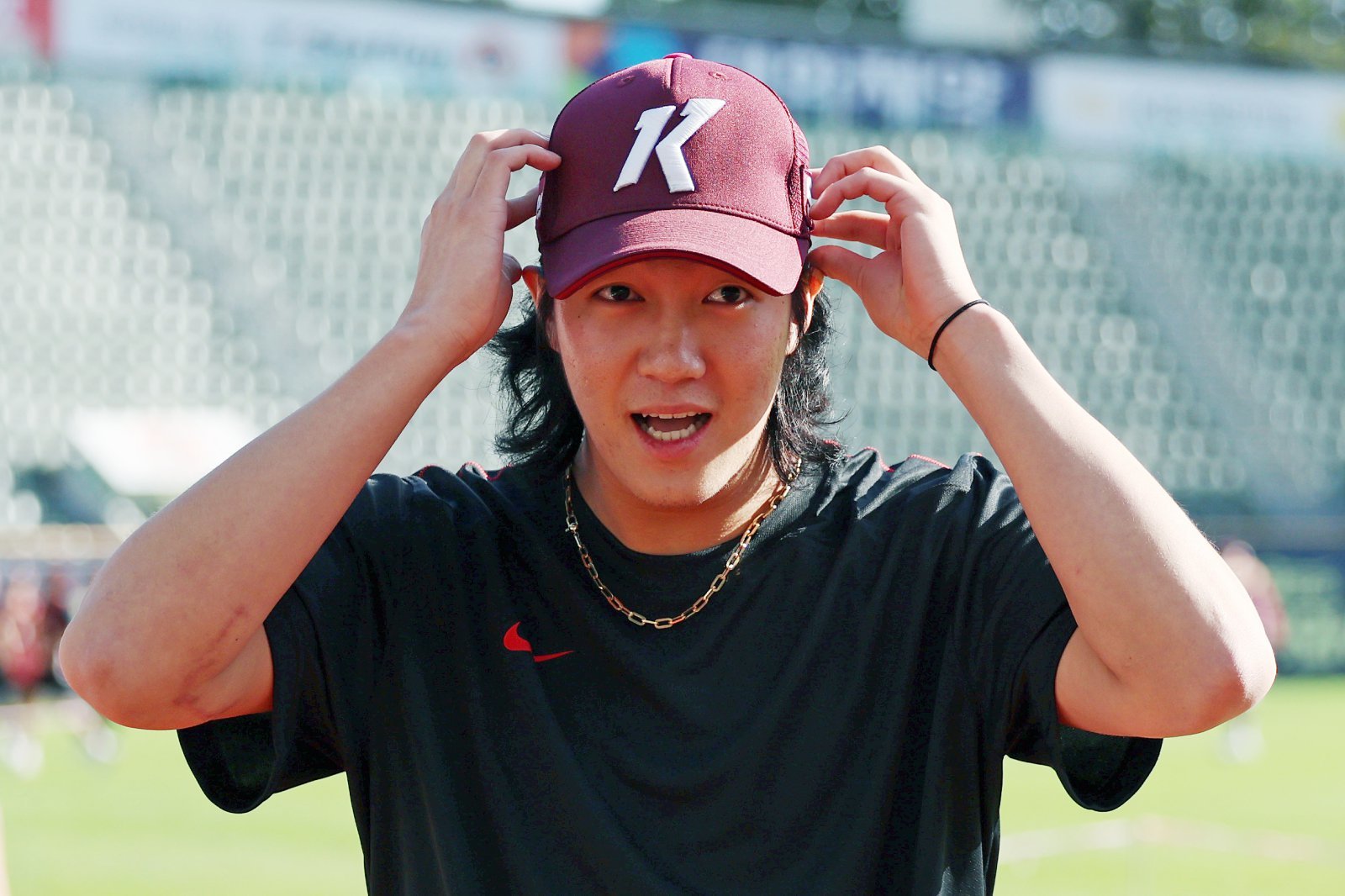 키움 안우진은 올해 8월 팀 훈련 도중 오른쪽 어깨를 다쳐 내년 4~5월 복귀를 준비하고 있다. 2023시즌 이후 1군에 나서지 못했으나 그는 여전히 팀 마운드의 키워드다. 고척|뉴시스