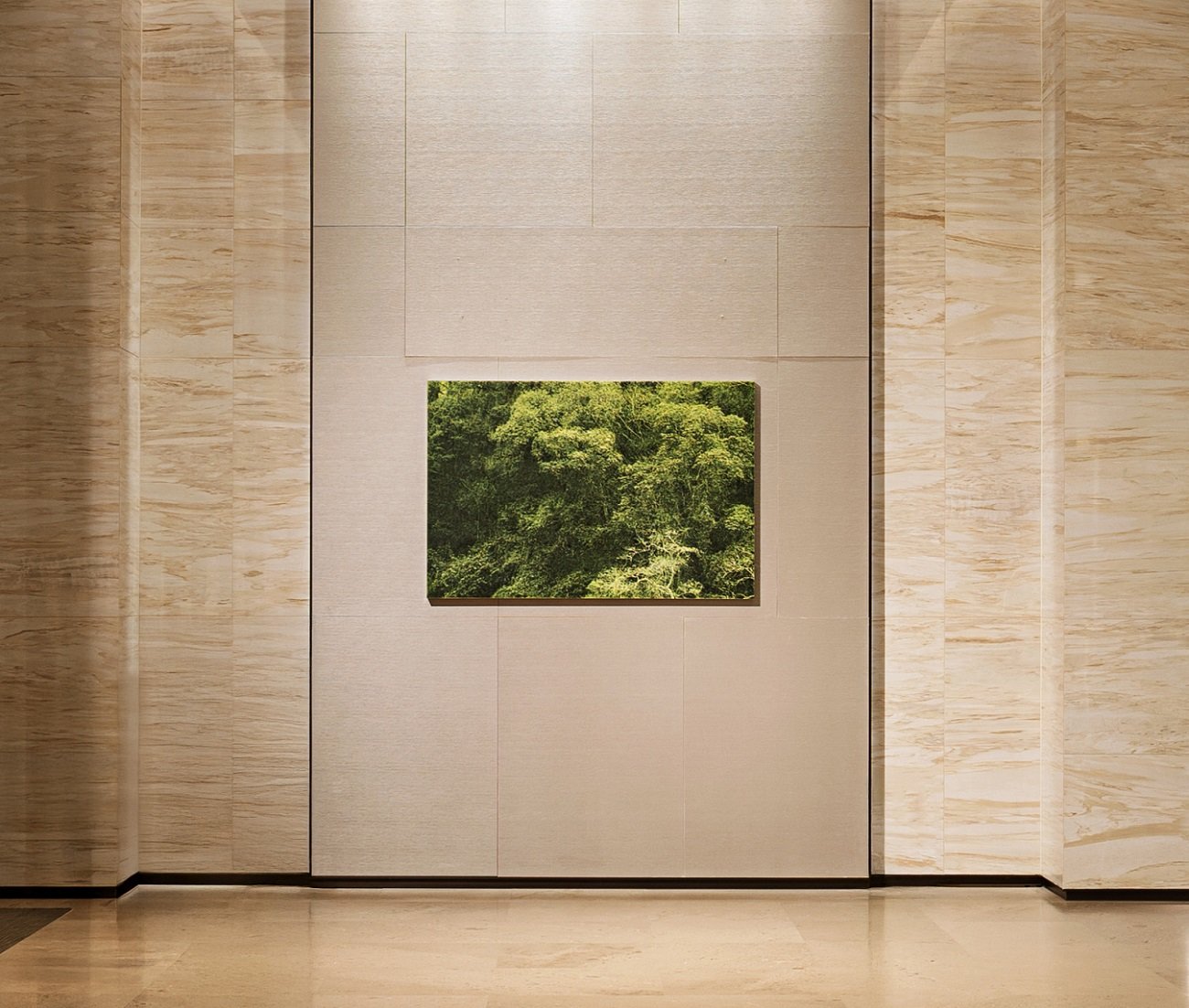 시그니엘 부산 로비에 전시된 유봉상 작가의 작품(작품명 BB20240822)