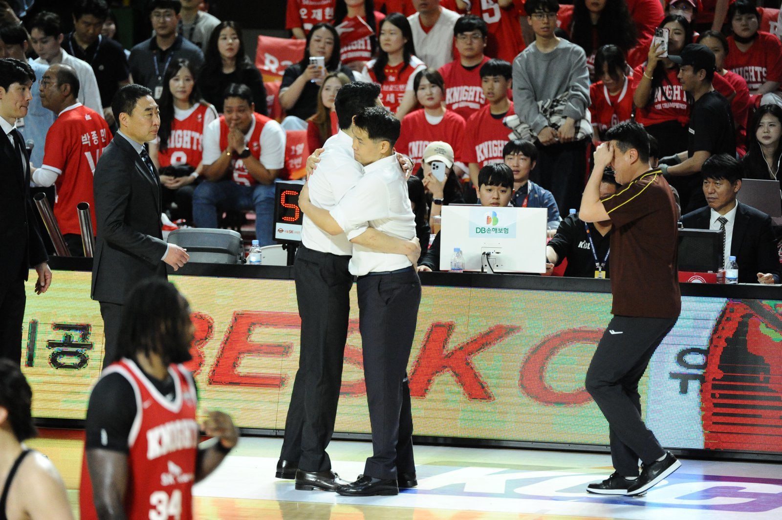 [KBL 개막특집①] LG-SK 챔프전 리턴매치·KCC 허훈-삼성 이대성 첫선·레전드 사령탑 맞대결…팬들 시선 끌어모을 개막전 매치업