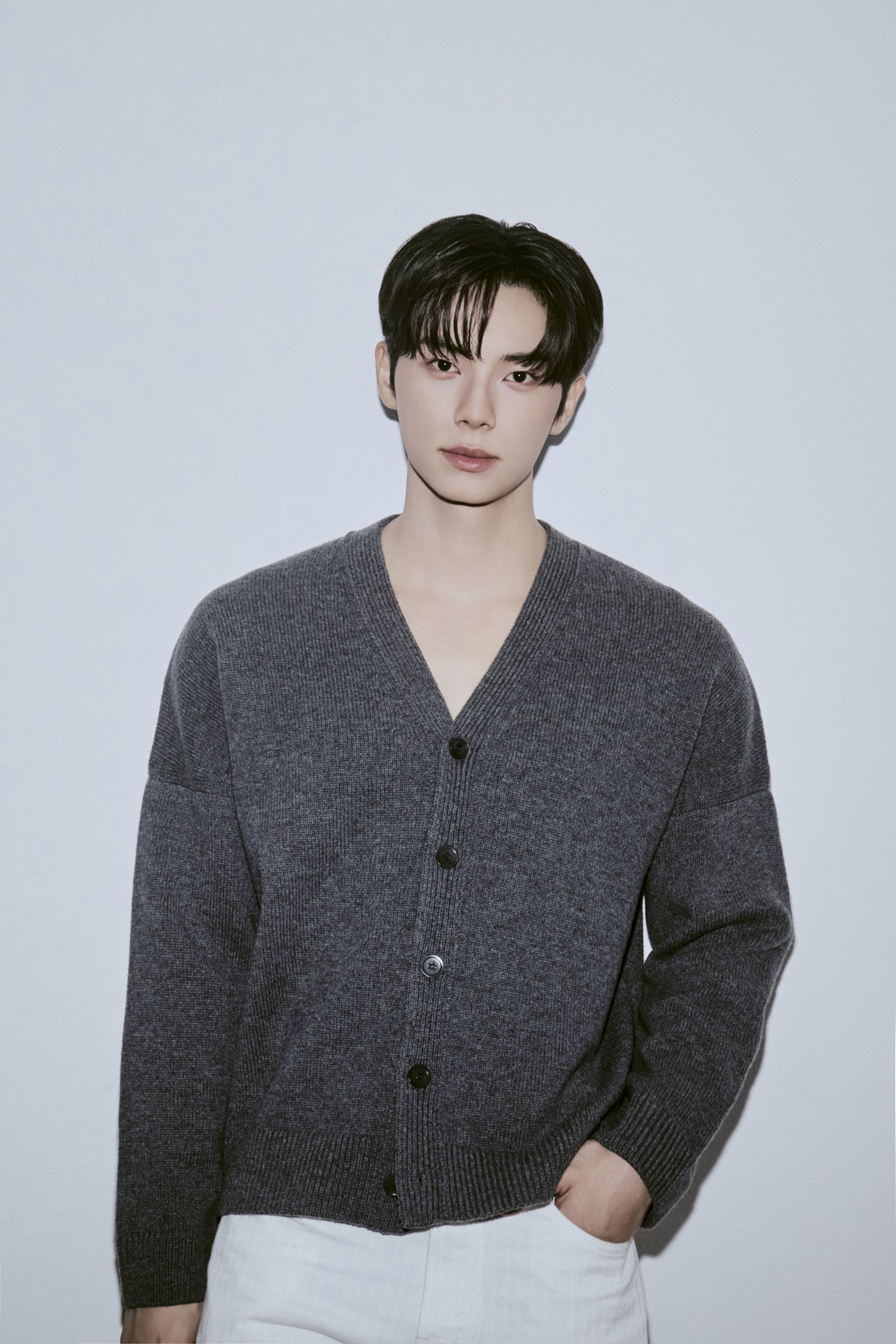 이채민은 최근 차기작 대본만 30편을 받는 등 방송과 광고계의 러브콜을 한 몸에 받고 있다. 그는 차기작에 대해서는 ‘전작과는 또 다른 면모를 보여야 한다는 부담감’이 있음을 토로하며 “신중하겠다”고 전하기도 했다.사진제공 | 바로 엔터테인먼트