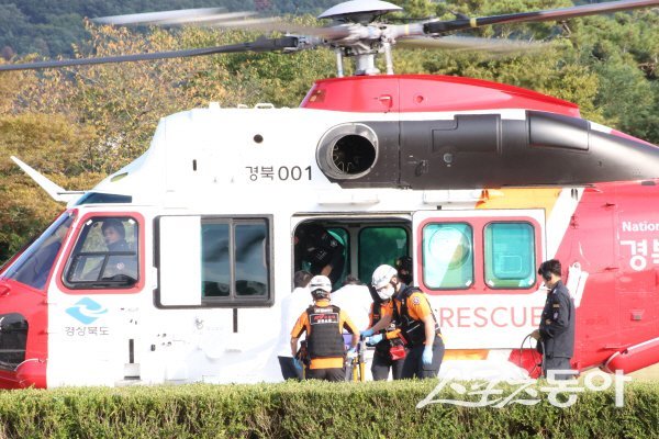2025년 APEC 정상회의 의료지원단 발대식에서 헬기이송 훈련이 진행되고 있다. 사진제공 ㅣ 경북도