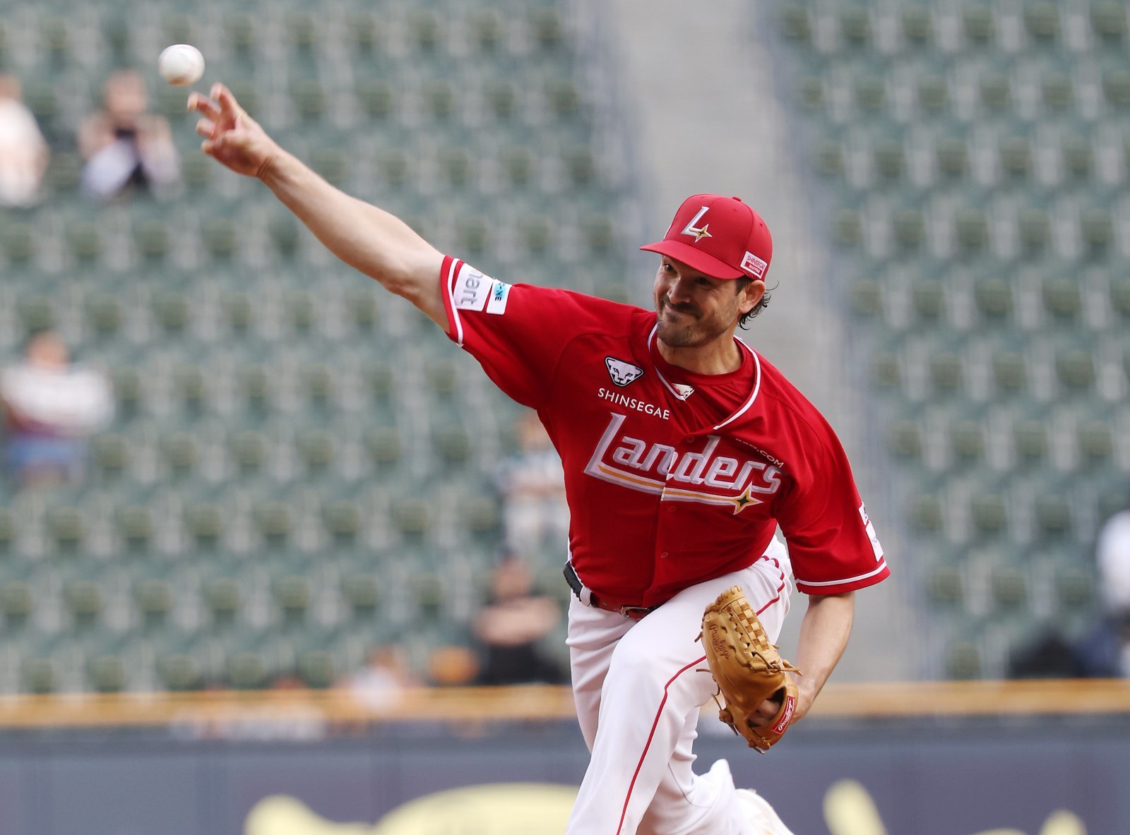 SSG 앤더슨(사진)은 경기 중 상대를 자극하는 불필요한 행동을 종종 저지른다. 이숭용 SSG 감독은 상대에 최대한 오해를 사지 않도록 앤더슨을 관리하겠다는 뜻을 전했다.｜뉴시스