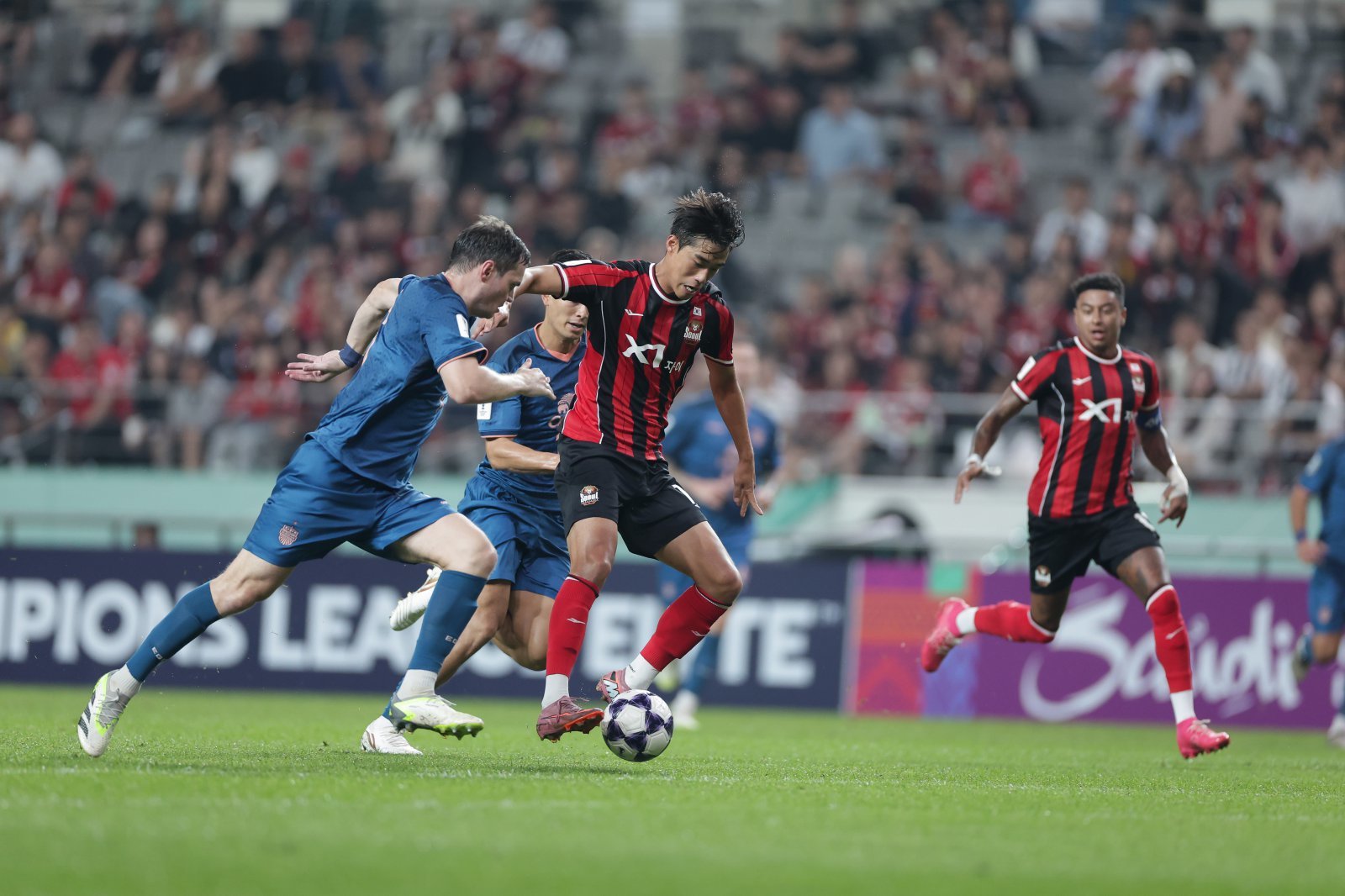 서울 천성훈이 30일 서울월드컵경기장에서 열린 부리람과 ACLE 동아시아권역 리그스테이지 2차전 홈경기서 드리블을 하고 있다. 사진제공|한국프로축구연맹