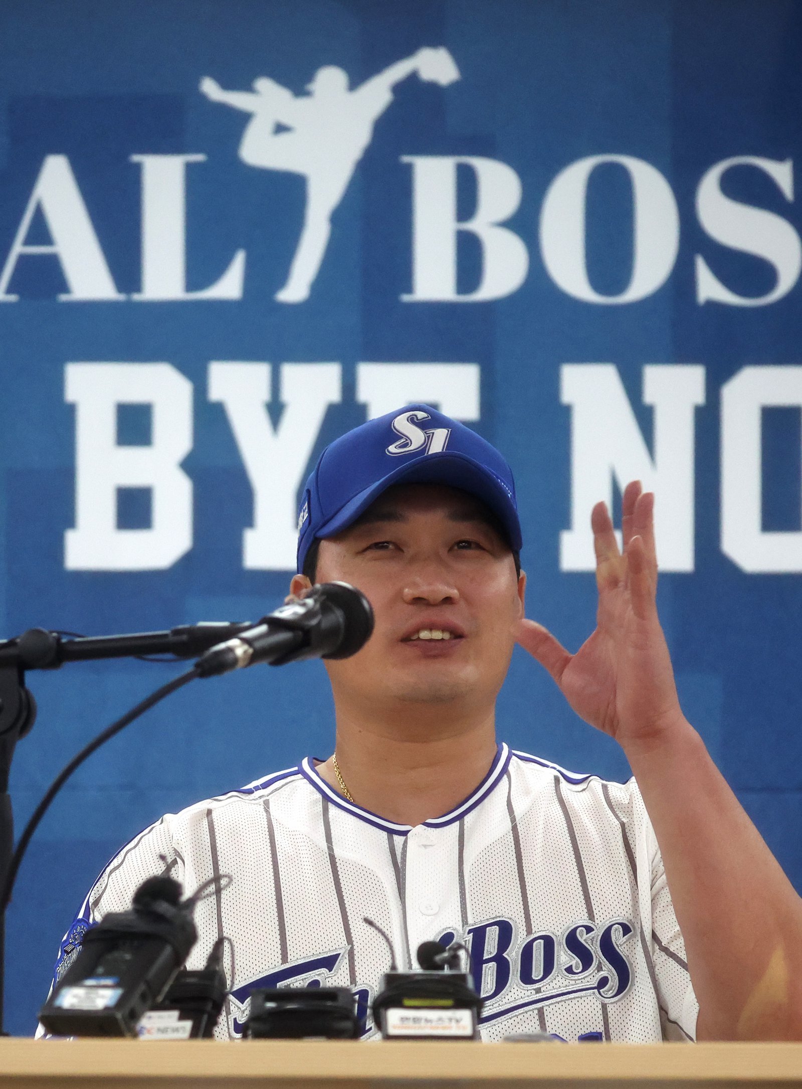 삼성 오승환이 30일 대구 KIA전에서 은퇴식을 갖고 그라운드와 작별을 고했다. 그가 기자회견에서 소감을 전하고 있다. 대구|뉴시스