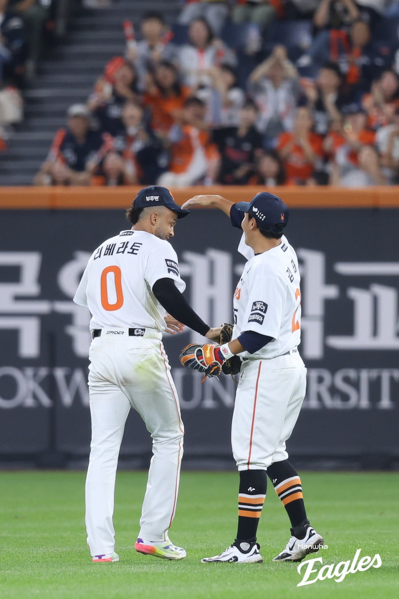 한화 루이스 리베라토(왼쪽)와 김태연. 사진제공|한화 이글스