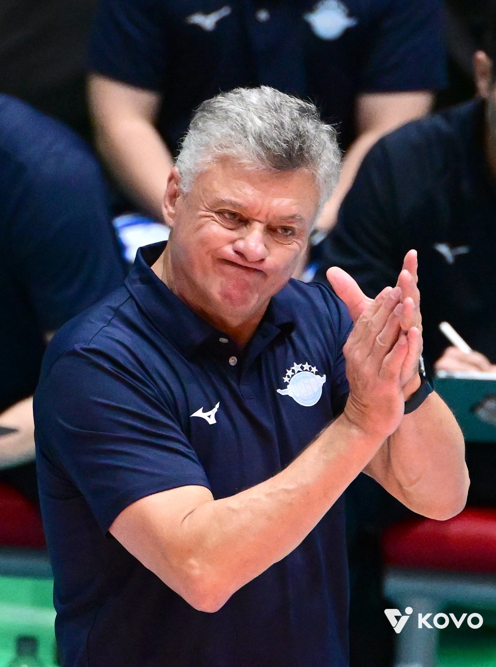 대한항공은 새 시즌을 앞두고 헤난 감독(사진)을 선임하며 다시 V리그 정규리그-챔피언 결정전 정상에 도전한다. 2024~2025시즌 현대캐피탈에 밀려 4연속 통합우승 기록을 마감했지만 지난달 20일 KOVO컵 우승으로 새 시즌 희망을 밝히고 있다. 사진제공│KOVO