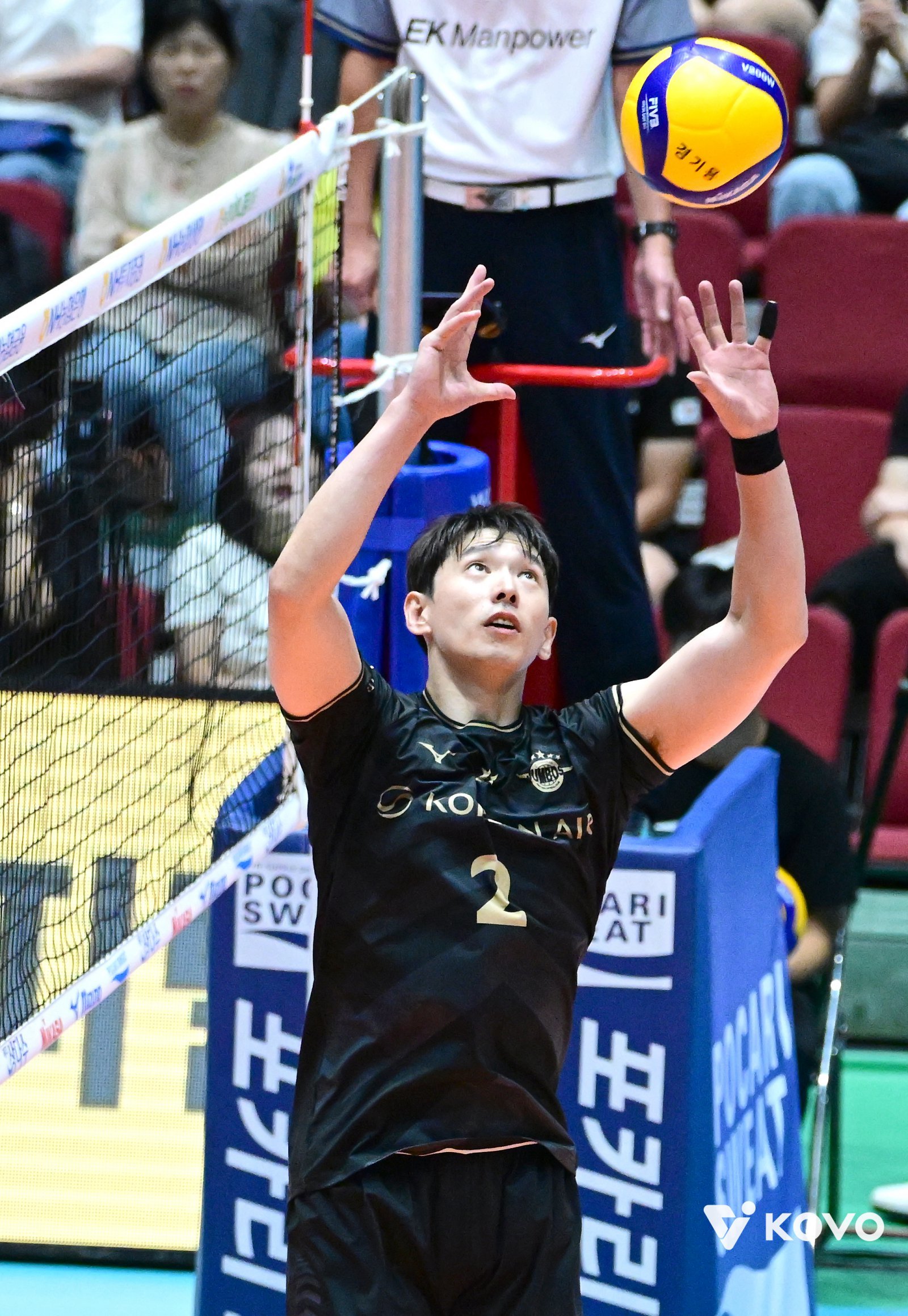 대한항공 한선수는 프로 19년차 원클럽맨이다. 대한항공이 만년 3위였던 시절부터 통합 4연패를 달성하던 시절을 모두 경험했다. 집 같은 팀에서 가족과 같은 동료들과 새 시즌 통합우승을 재현하겠다는 의지다. 사진제공│KOVO