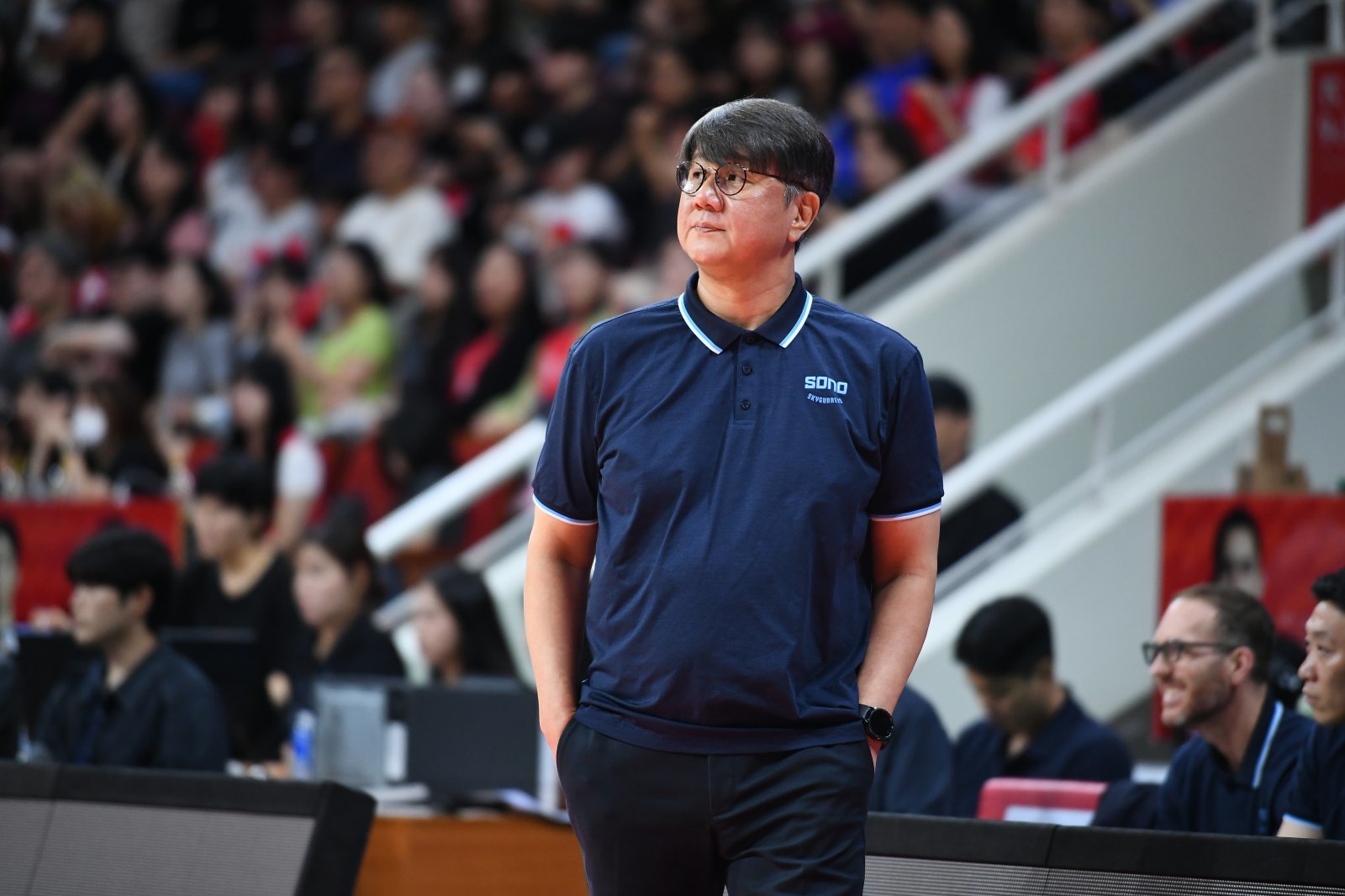 양동근 현대모비스 감독과 손창환 소노 감독은 2025~2026시즌 처음 지휘봉을 잡는 ‘유이’한 사령탑이다. 이들이 초보 사령탑이라는 평가를 뒤집을 수 있을지에 관심이 쏠린다. 사진제공ㅣKBL