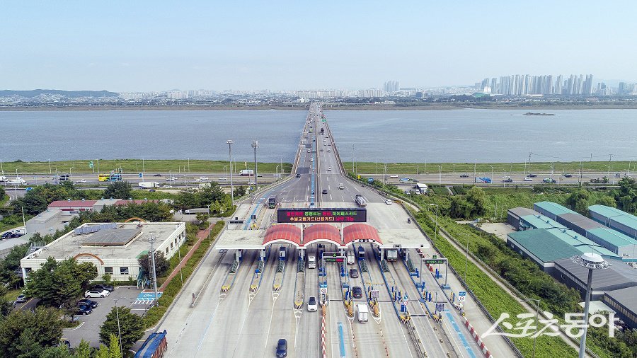 김포시, 시민의 경제적 부담을 줄이기 위해 일산대교 통행료 50% 지원에 나선다. 사진제공|김포시청