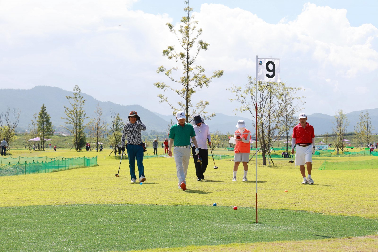 제1회 화순 고인돌 파크골프대회가 10월19일 전남 화순군 화순 파크골프장에서 열린다. 화순 파크골프장은 87홀 규모로 전국 최대 규모다. 특히 대회가 전국적으로 유명한 화순 고인돌 가을꽃 축제 기간에 열려 가을꽃 축제와 파크골프를 동시에 즐길 수 있다. 사진제공 ㅣ 화순군