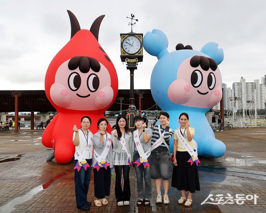 인천 남동구, ‘남동형 외국인주민 SNS 기자단’ 소래포구축제서 활약했다. 사진제공｜인천 남동구청