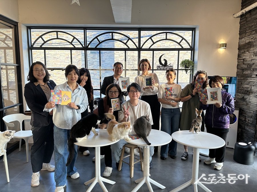인천 연수구의회 함께 반려문화 연구회, 유기고양이 쉼터서 특별 드로잉 토크쇼에 참여했다. 사진제공|인천 연수구의회