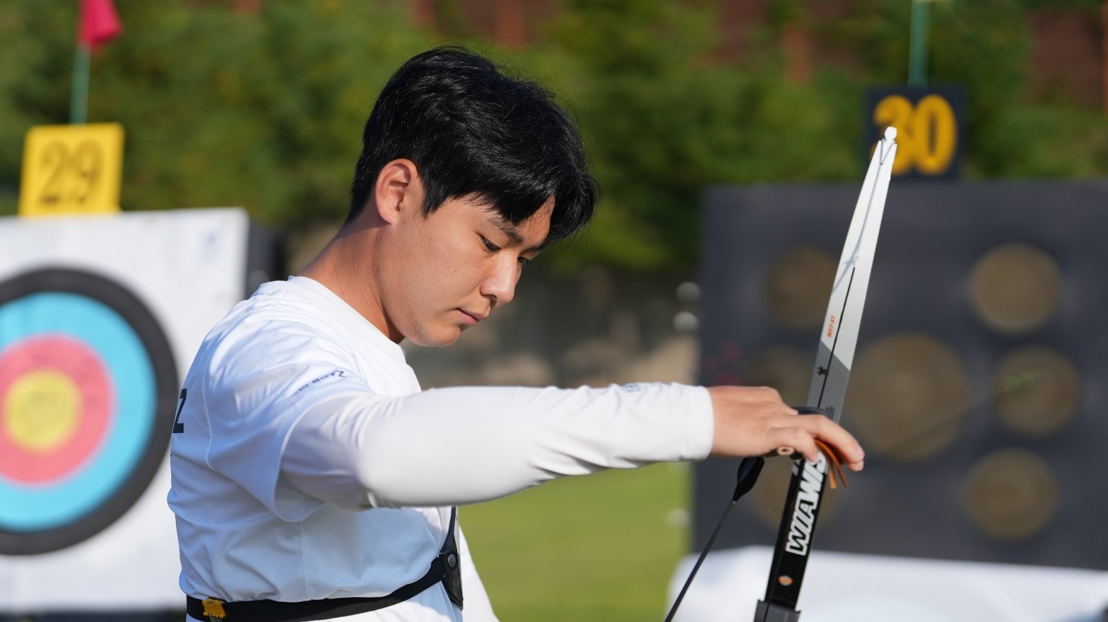 이우석은 1일 광주국제양궁장에서 열린 정몽구배 첫 날 리커브 남자 개인전 32강에서 서민기를 세트스코어 6-2로 꺾고 16강에 올랐다. 그의 올해 목표는 단연 대회 2연패다. 사진제공│대한양궁협회