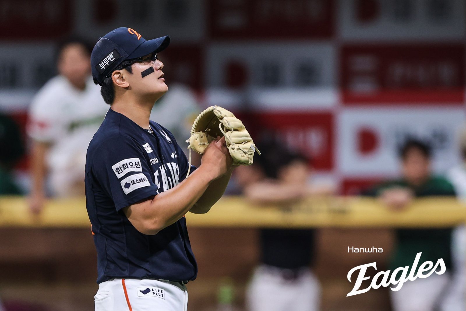 한화 김서현은 1일 인천 SSG와 원정경기에서 9회말 구원등판해 0.2이닝 4실점으로 블론세이브를 기록해 패전투수가 됐다. 팀도 선두 경쟁에서 밀리며 리그 2위를 확정하며 쓰라린 경험을 맛봤다. 사진제공｜한화 이글스