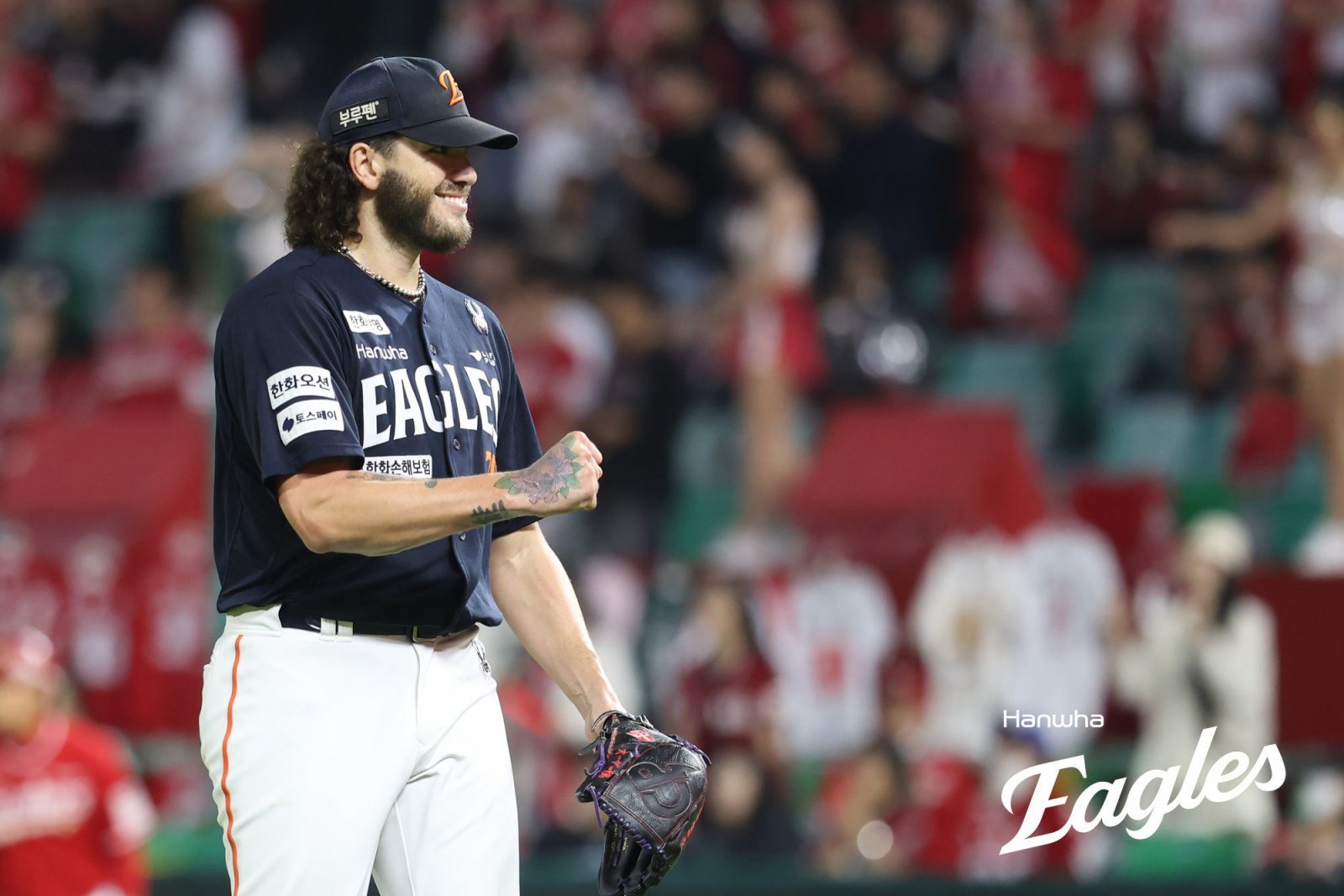 한화 폰세는 1일 인천 SSG와 원정경기서 선발등판해 6이닝 2실점을 기록했다. 그는 올해 승리, ERA, 탈삼진, 승률 1위에 오르며 4관왕을 예약했다. 내친김에 리그 MVP 수상도 노려볼 만하다. 사진제공|한화 이글스