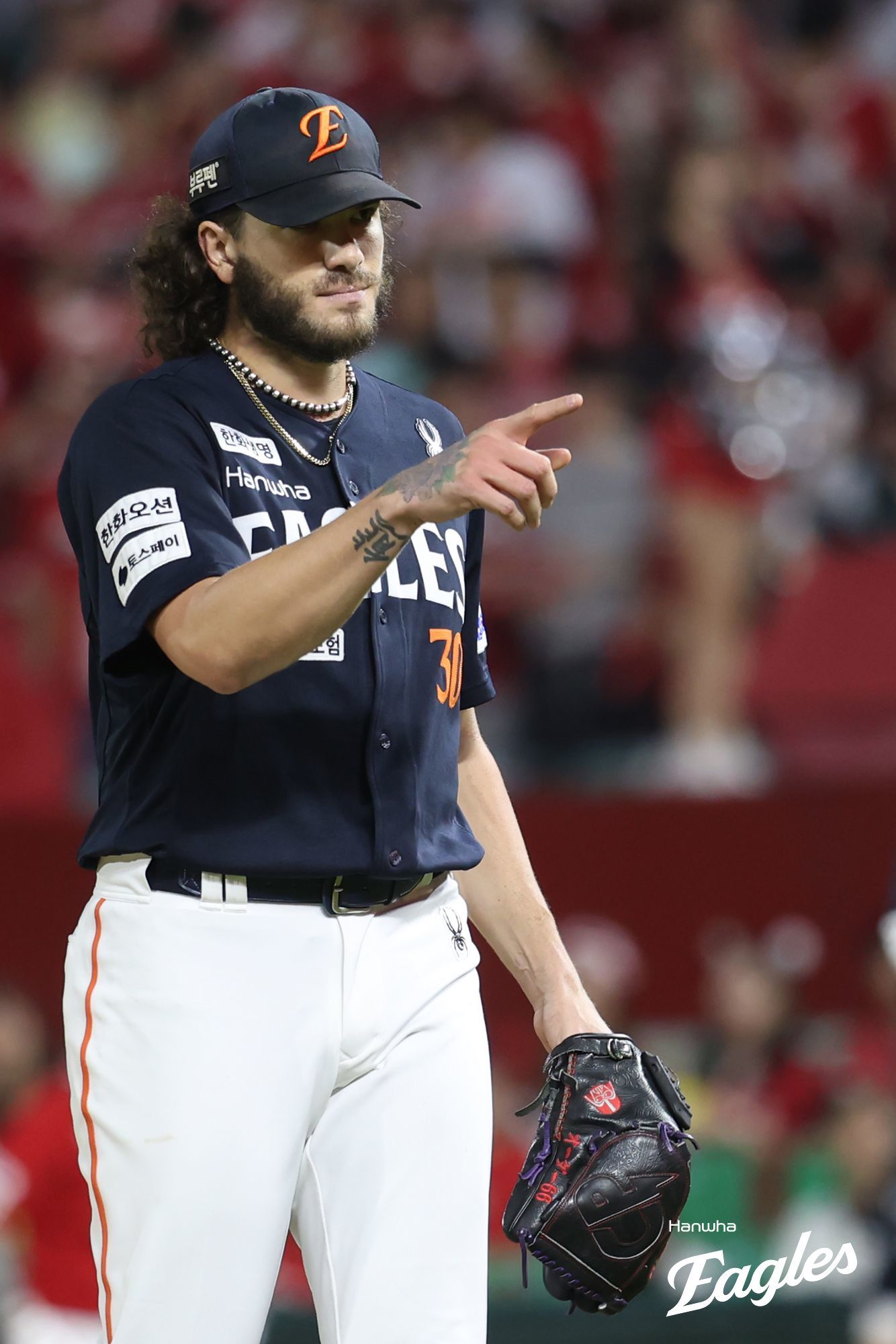 한화 폰세는 1일 인천 SSG와 원정경기서 선발등판해 6이닝 2실점을 기록했다. 그는 올해 승리, ERA, 탈삼진, 승률 1위에 오르며 4관왕을 예약했다. 내친김에 리그 MVP 수상도 노려볼 만하다. 사진제공|한화 이글스