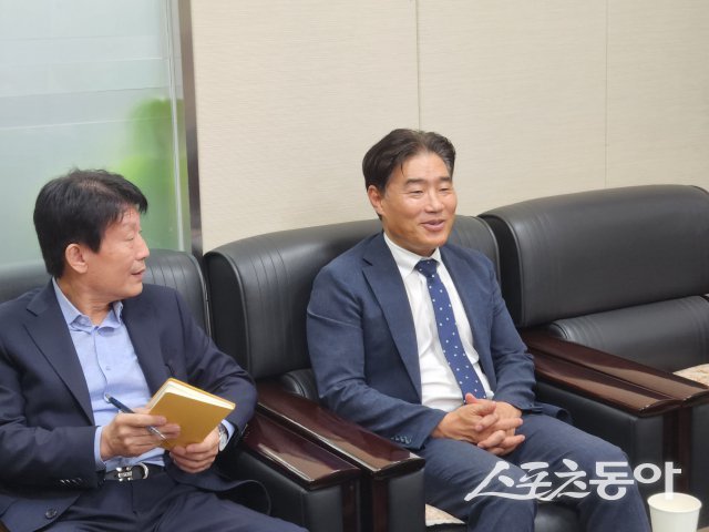 고양특례시의회 김운남 의장은 10월 1일, 고양상공회의소를 방문하여 차담회를 하고 있다. 사진제공ㅣ고양시의회