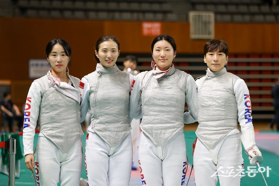 인천 중구청 펜싱팀, 왼쪽부터김현진 모별이 홍세나 오혜미 선수 - 전국체육대회 은메달 2개 획득. 사진제공|인천 중구청