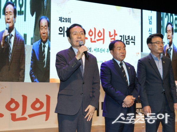 의성군이 지난달 30일 ‘제29회 의성군노인의 날’ 기념 행사를 진행하고 있는 모습. 사진제공ㅣ의성군