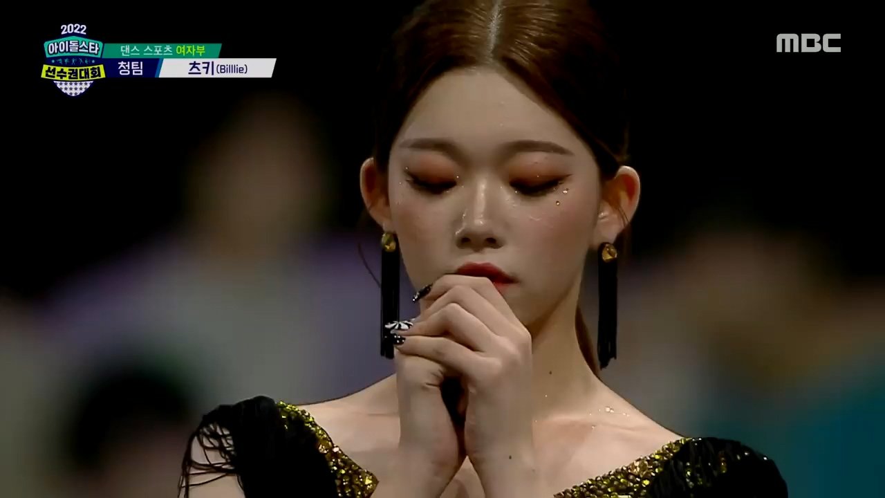 지난해 아육대 댄스스포츠 1위를 차지한 아이돌 빌리 멤버 츠키는, 유럽 투어 중에도 멤버들과 연습하며 준비한 끝에 우승의 기쁨을 누렸다. 사진출처| MBCentertainment 유튜브 캡처