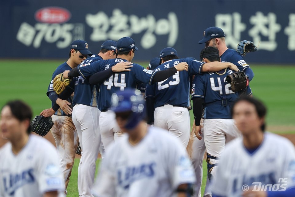 NC는 이달 7일 대구삼성라이온즈파크에서 열린 삼성 라이온즈와 2025 KBO 포스트시즌(PS) 와일드카드(WC) 2차전에서 0-3으로 패하며 PS에서 탈락했다. 그러나 팀은 저력을 선보이며 강팀 도약의 발판을 마련했다. 사진제공｜NC 다이노스