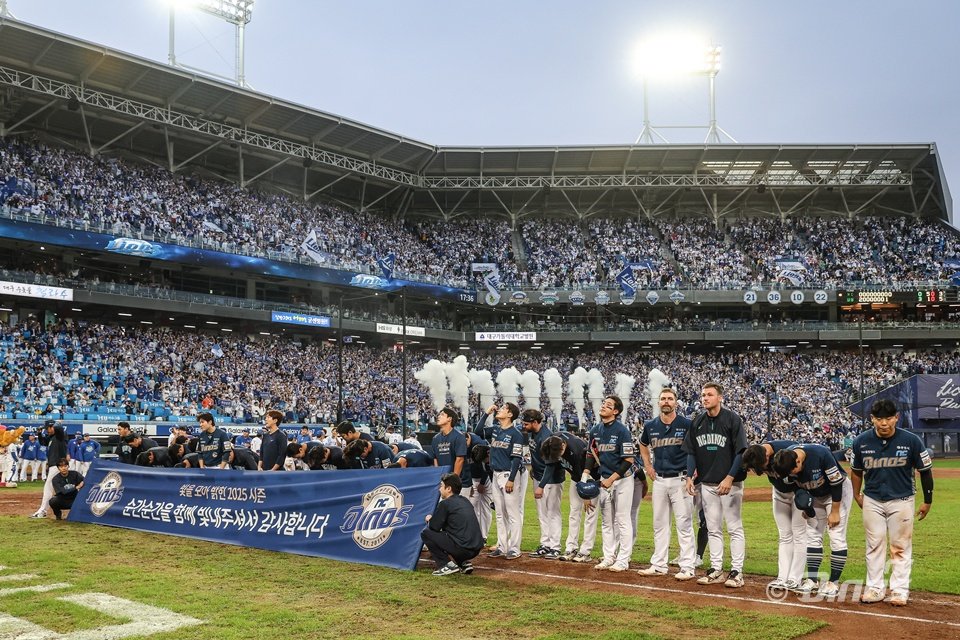 NC는 이달 7일 대구삼성라이온즈파크에서 열린 삼성 라이온즈와 2025 KBO 포스트시즌(PS) 와일드카드(WC) 2차전에서 0-3으로 패하며 PS에서 탈락했다. 그러나 팀은 저력을 선보이며 강팀 도약의 발판을 마련했다. 사진제공｜NC 다이노스