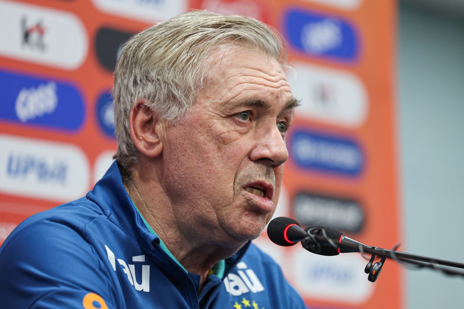 카를로 안첼로티 브라질축구대표팀 감독이 9일 서울월드컵경기장에서 열린 한국전 대비 기자회견에서 취재진의 질문에 대답하고 있다. 그는 한국을 압박강도와 전환 속도가 인상적인 팀이라고 칭찬했다. 상암│뉴시스